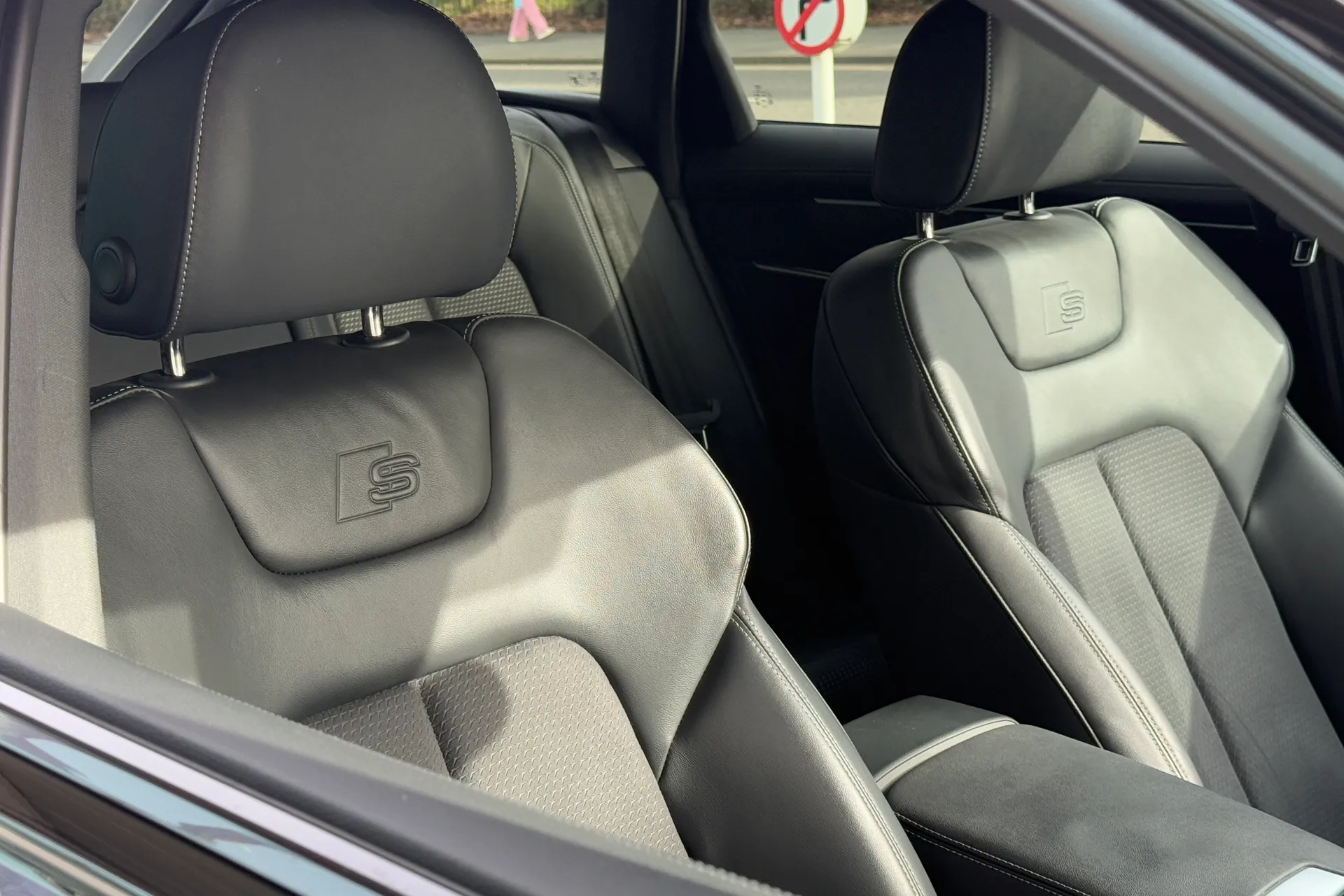 Audi A6 thumbnail image number 37