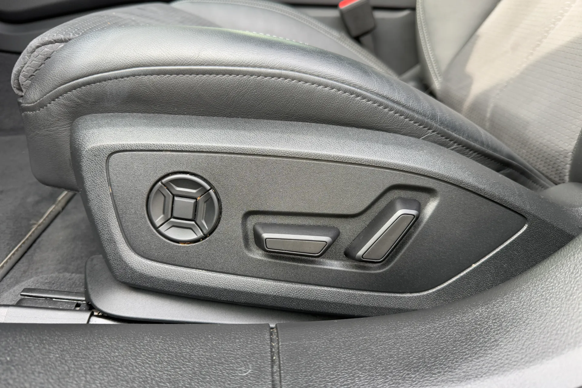 Audi A6 thumbnail image number 7