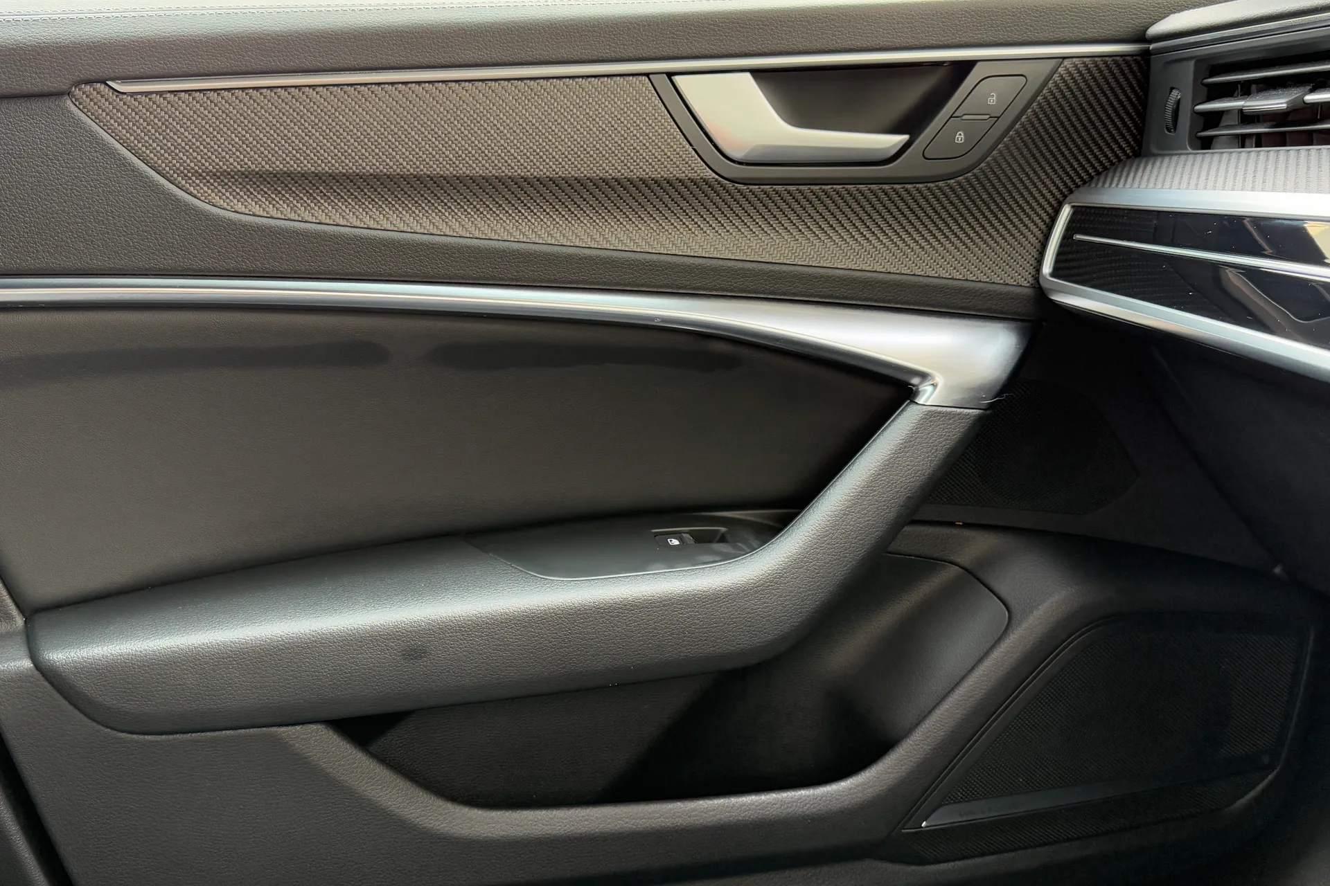 Audi A6 thumbnail image number 32