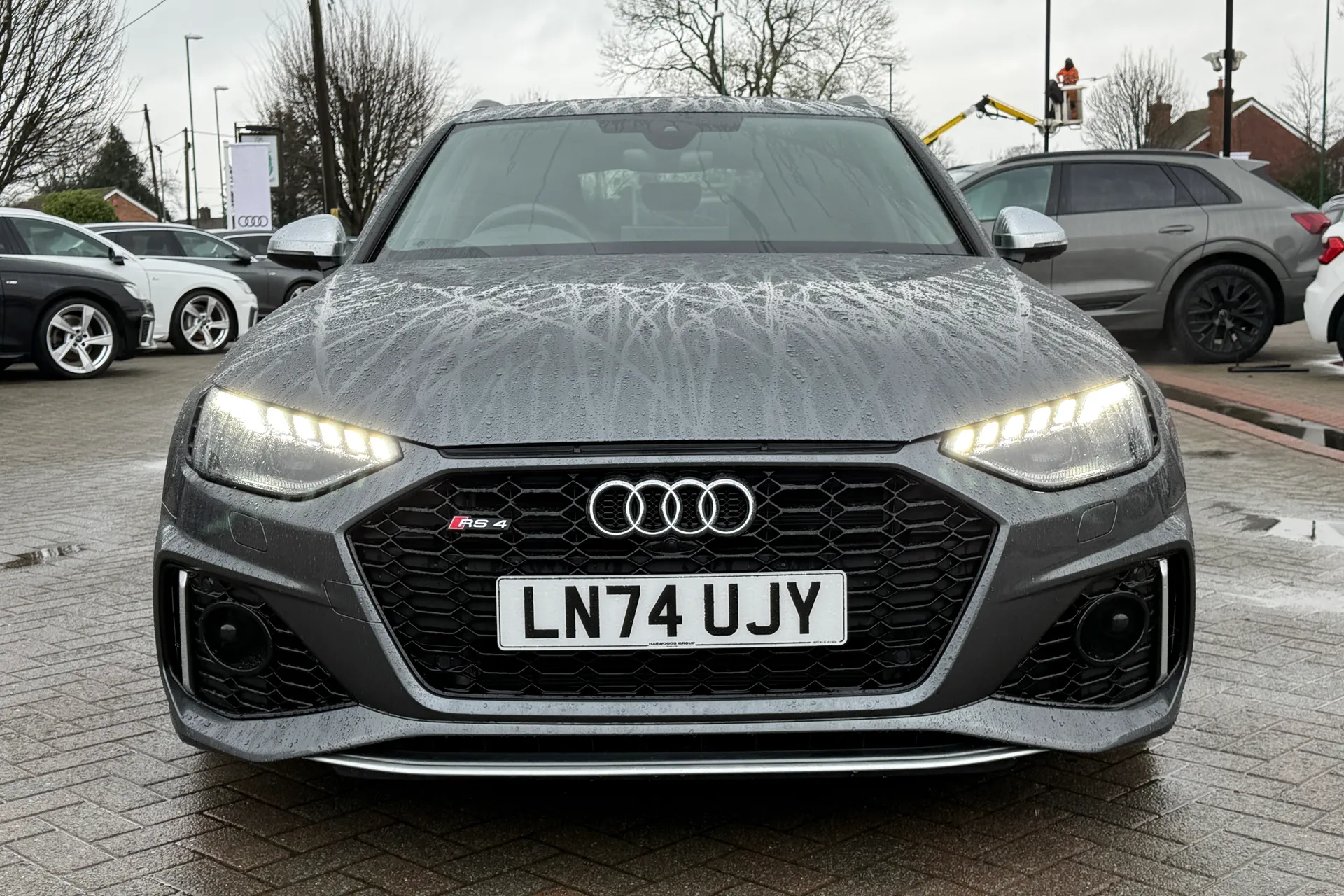 Audi RS4 thumbnail image number 24