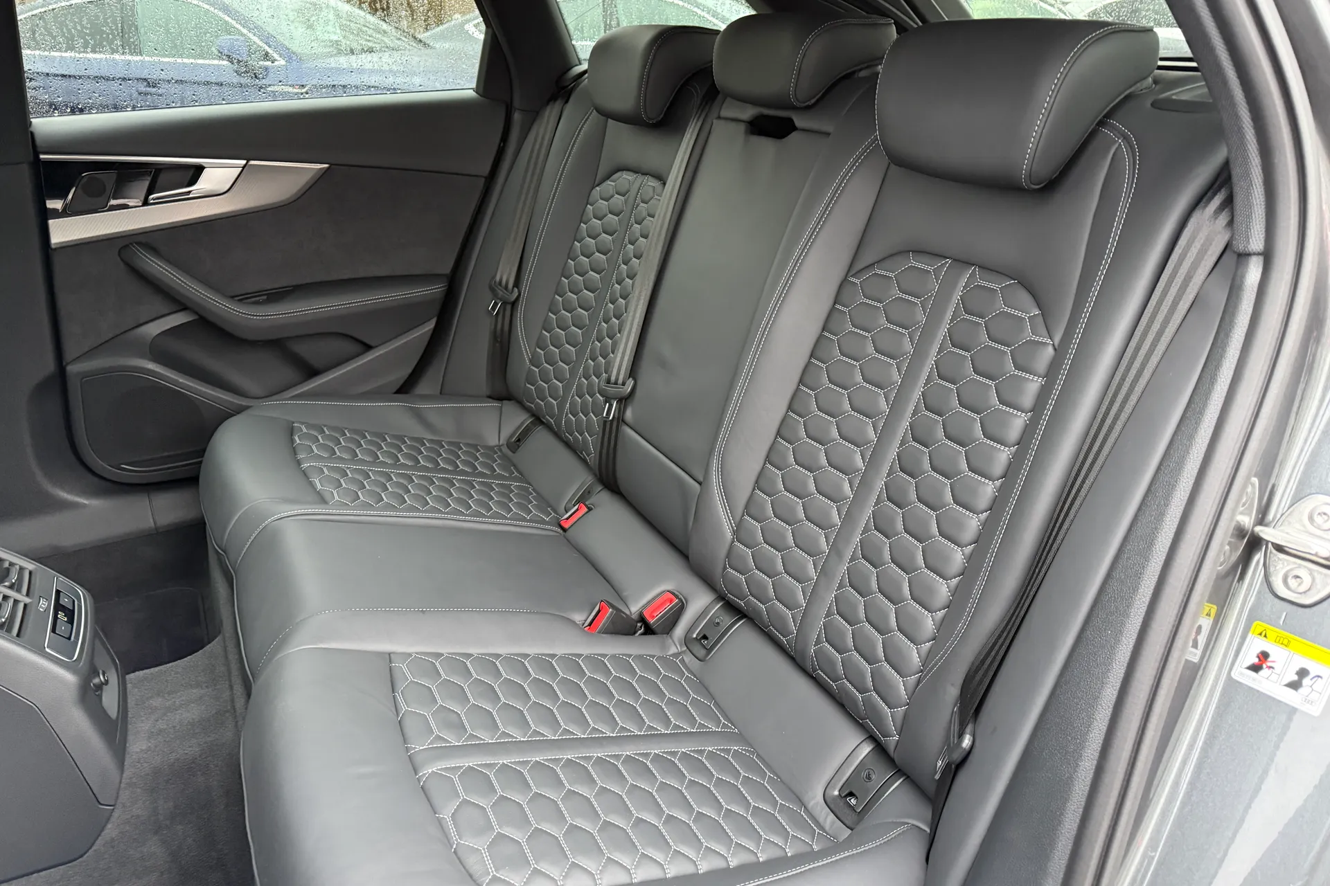 Audi RS4 thumbnail image number 42