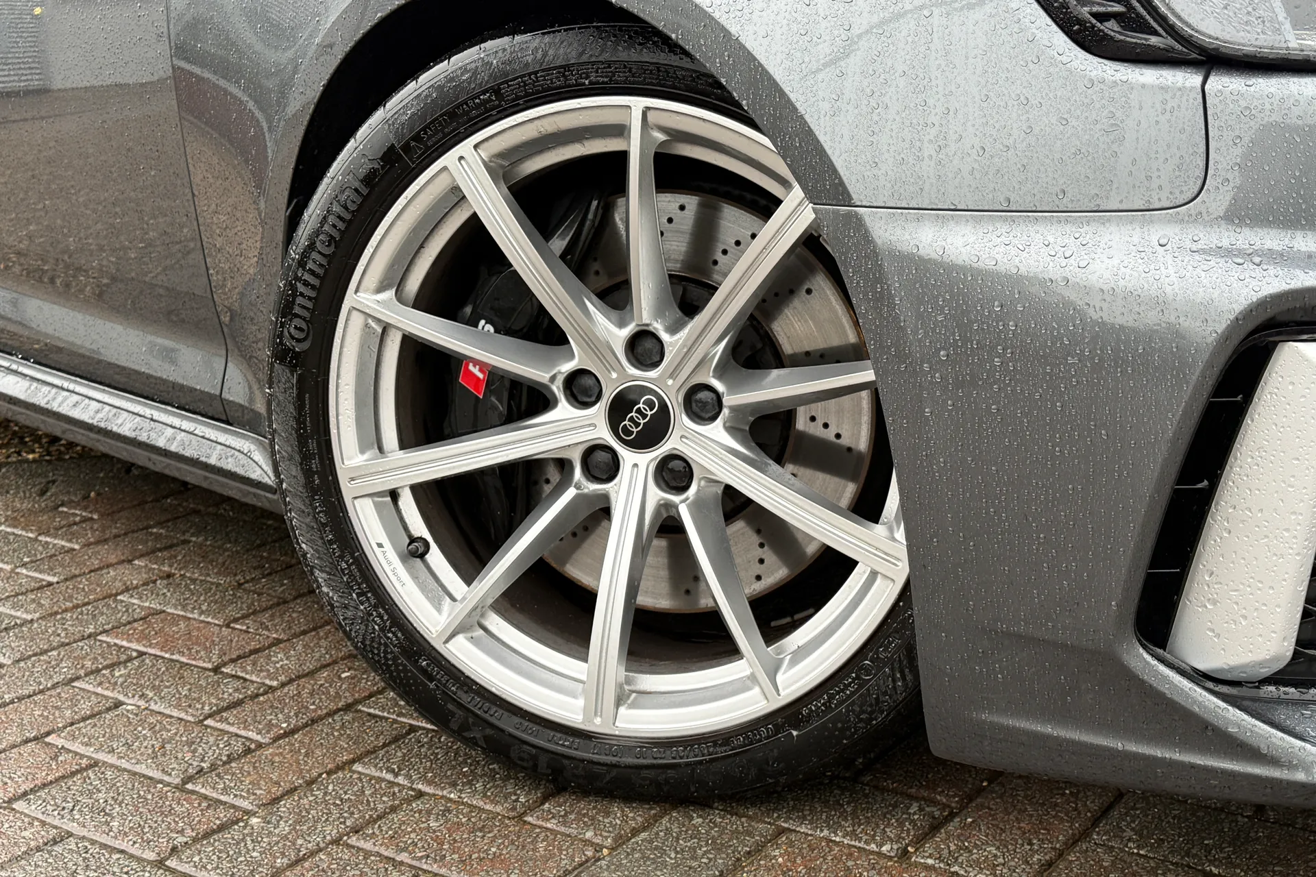 Audi RS4 thumbnail image number 7