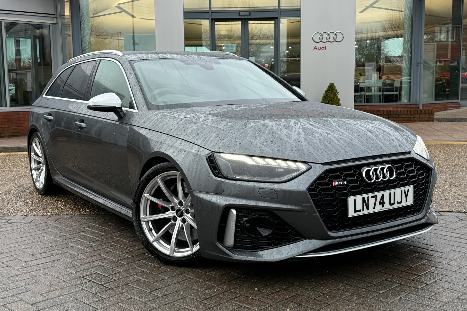 Audi RS4 thumbnail image number 23