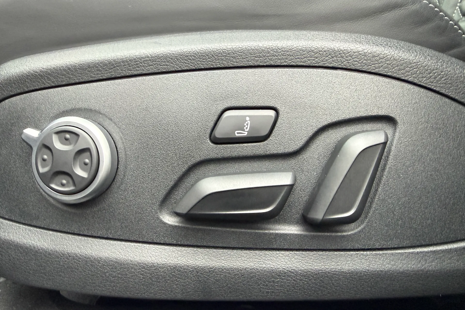 Audi RS4 thumbnail image number 15