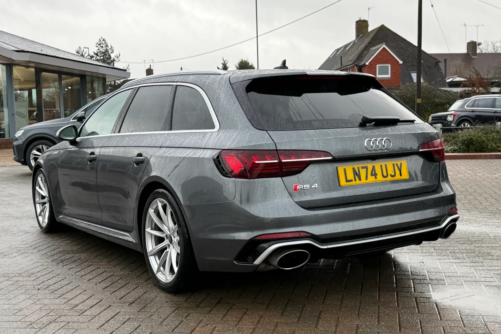 Audi RS4 thumbnail image number 33