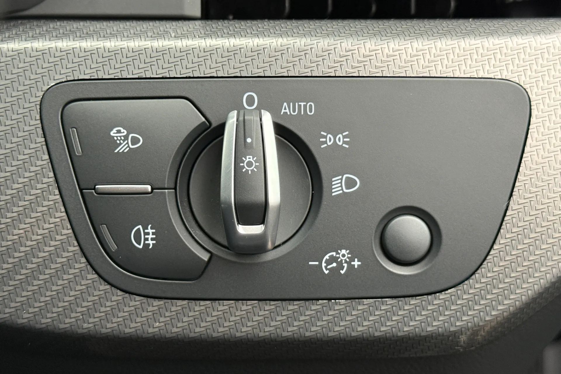 Audi RS4 thumbnail image number 22