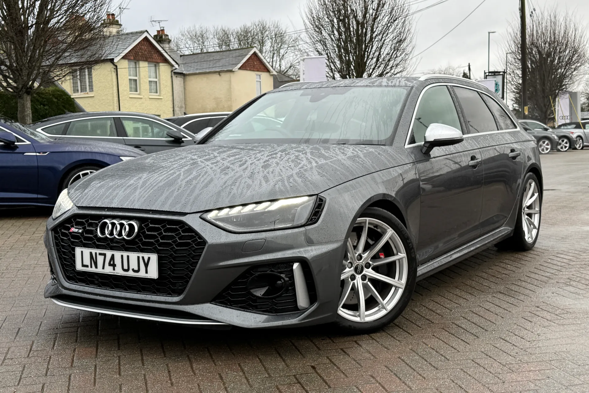 Audi RS4 thumbnail image number 25