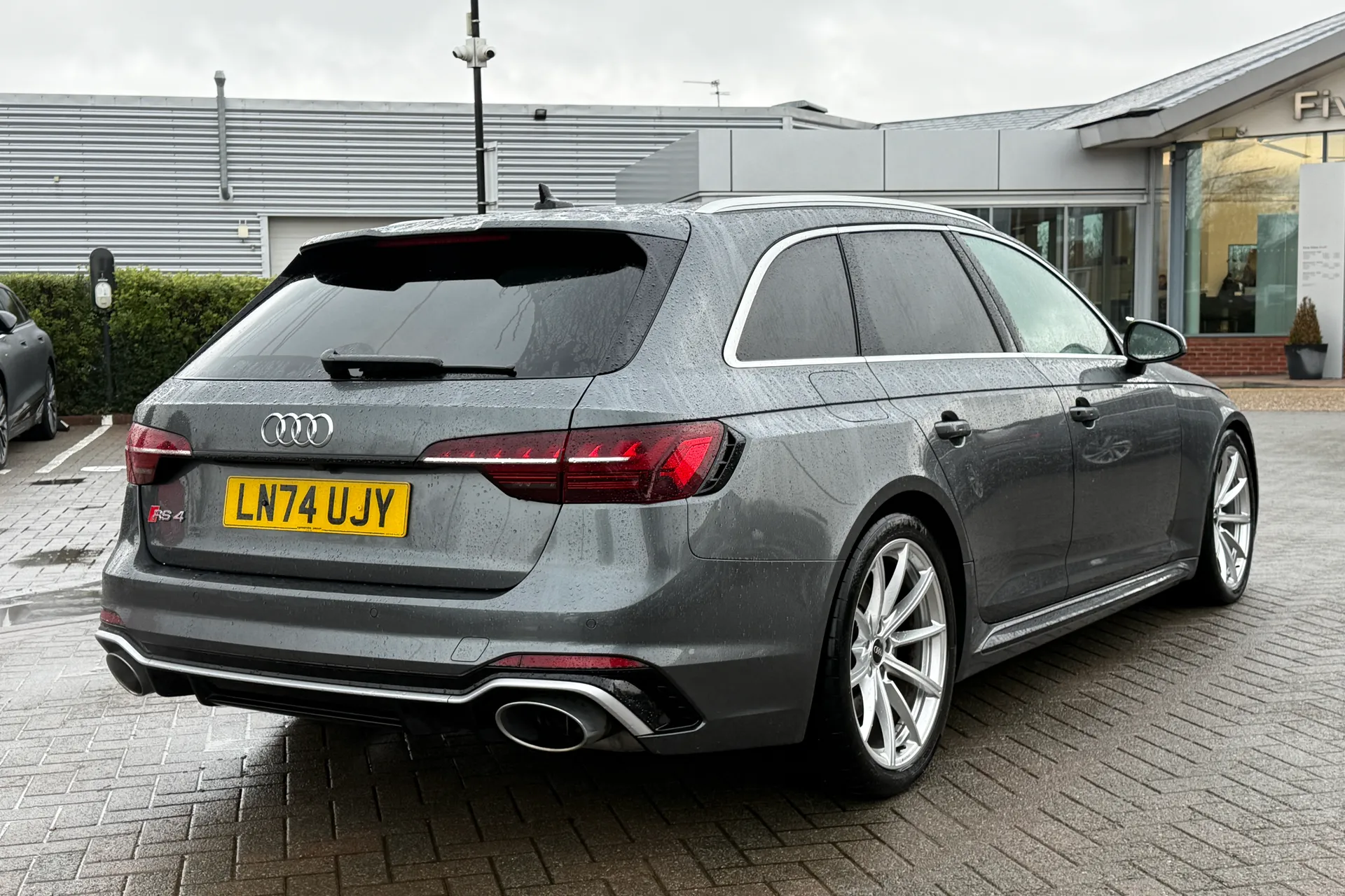 Audi RS4 thumbnail image number 31