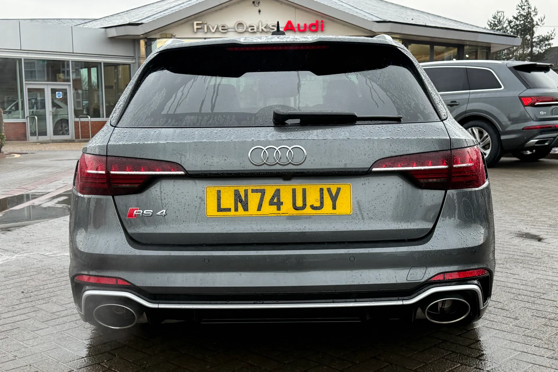 Audi RS4 thumbnail image number 32