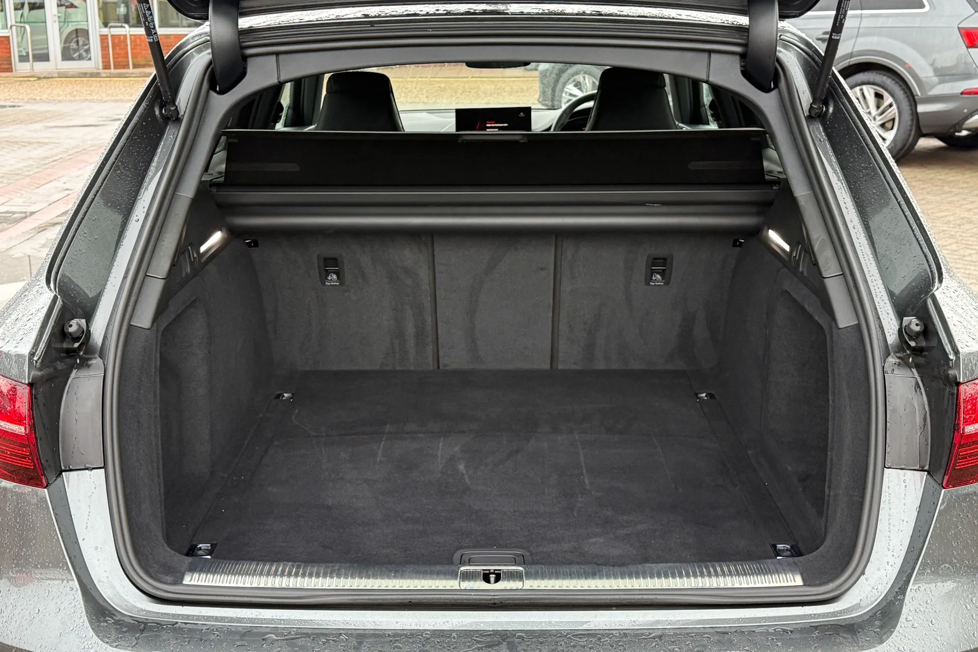 Audi RS4 thumbnail image number 34