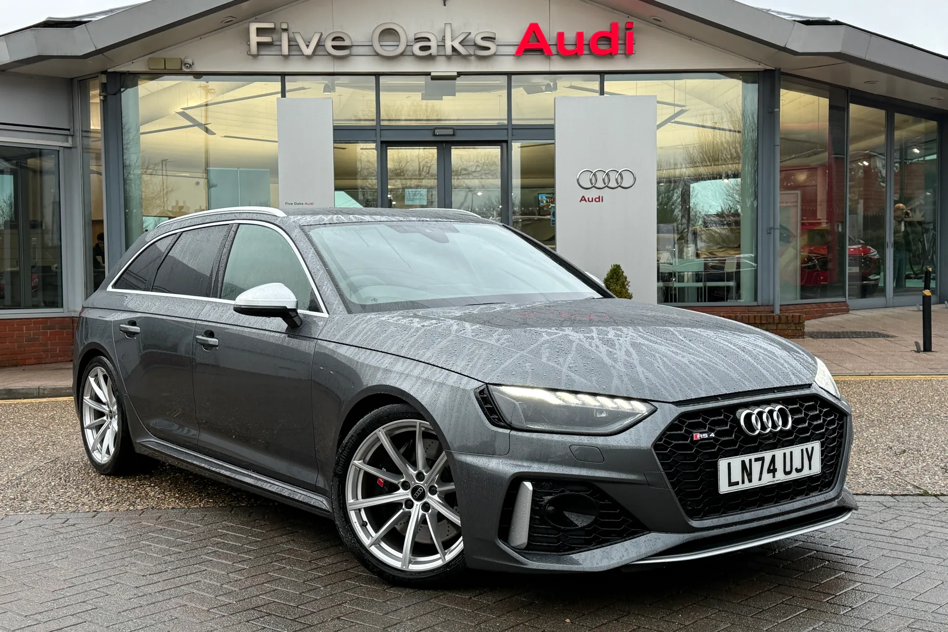 Audi RS4 focused image