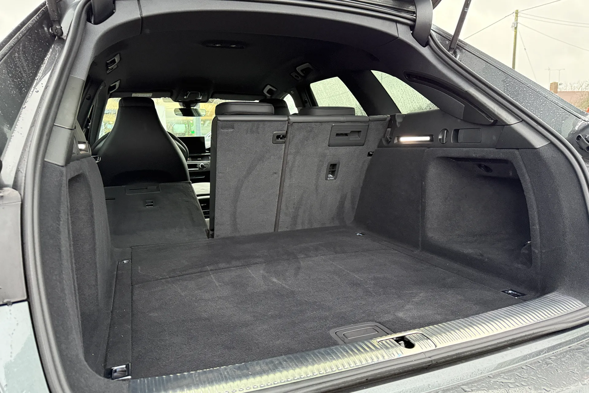 Audi RS4 thumbnail image number 35