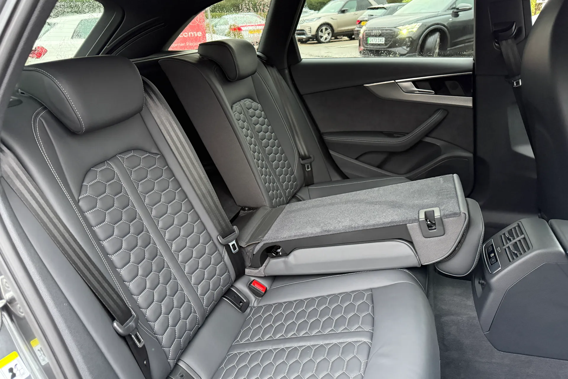 Audi RS4 thumbnail image number 46