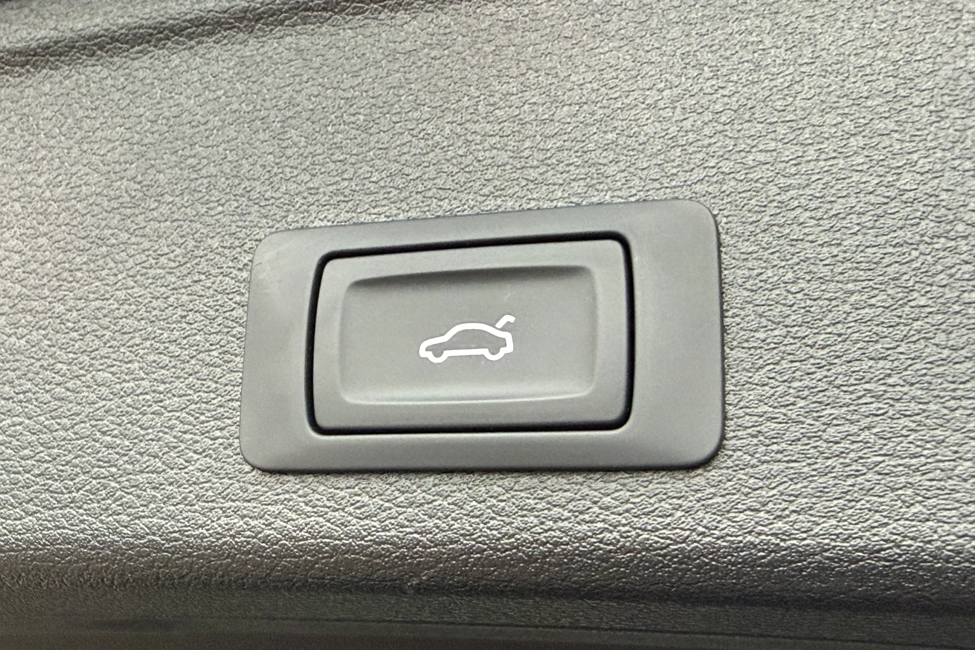 Audi RS4 thumbnail image number 36