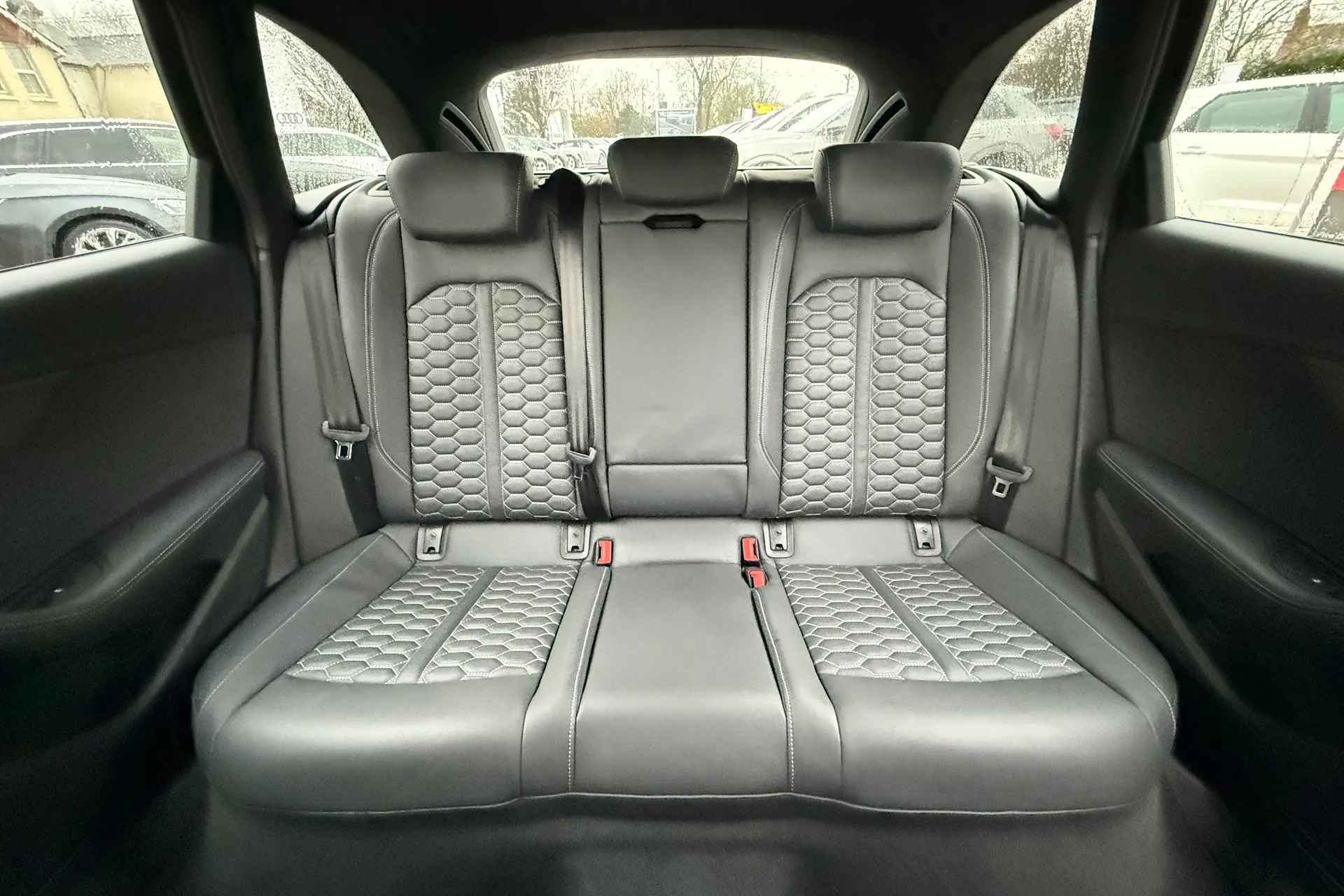 Audi RS4 thumbnail image number 37