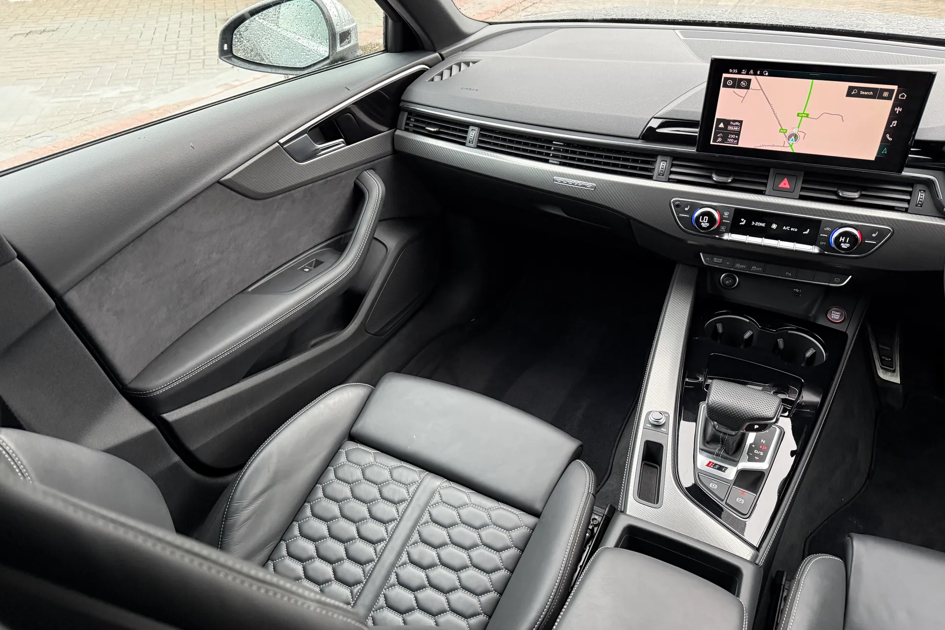 Audi RS4 thumbnail image number 38