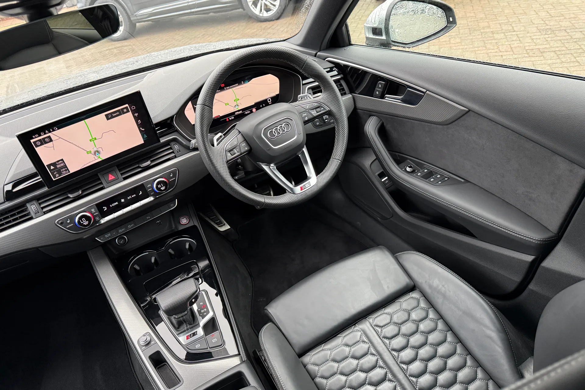 Audi RS4 thumbnail image number 41