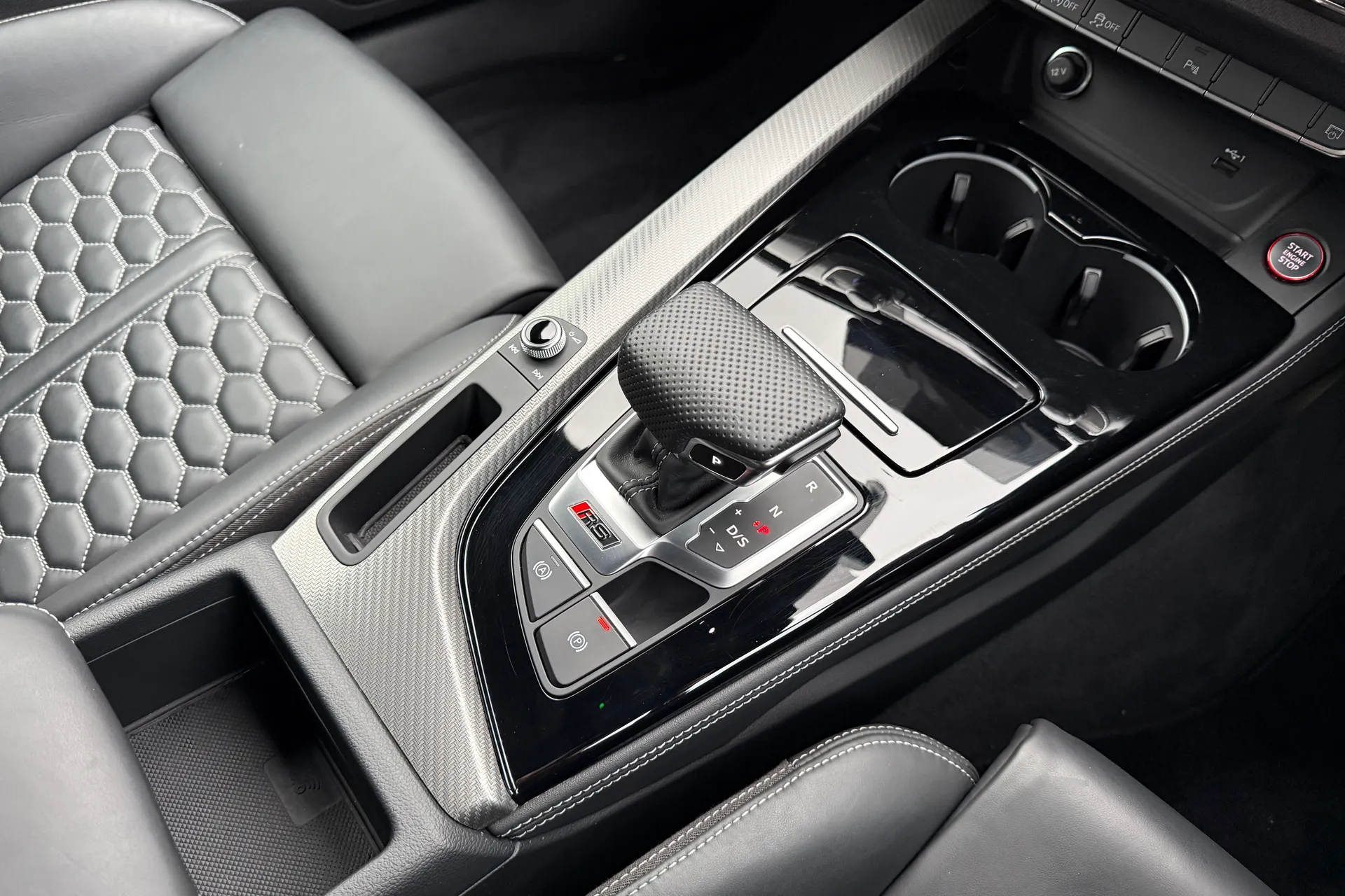 Audi RS4 thumbnail image number 39