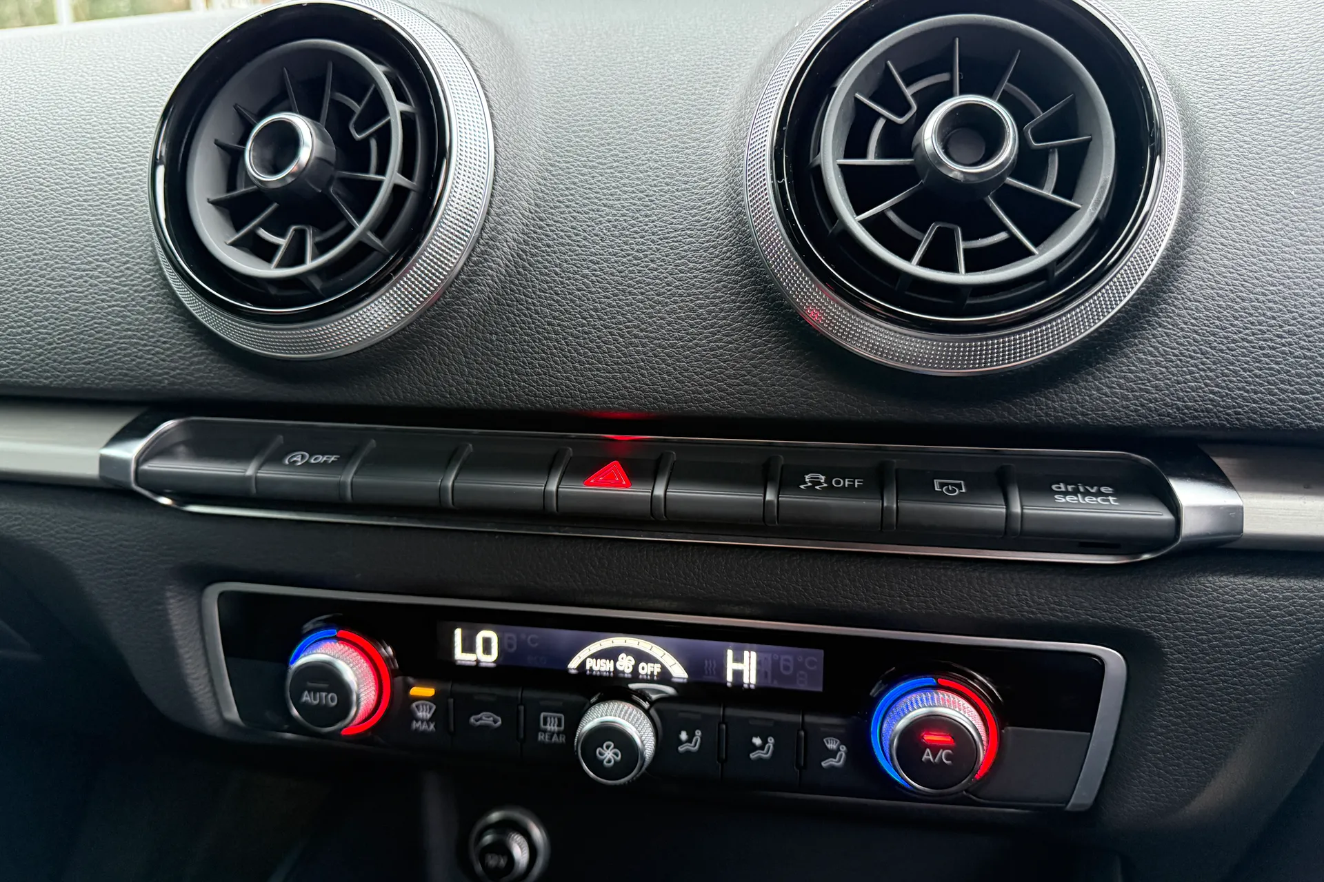 Audi A3 thumbnail image number 43