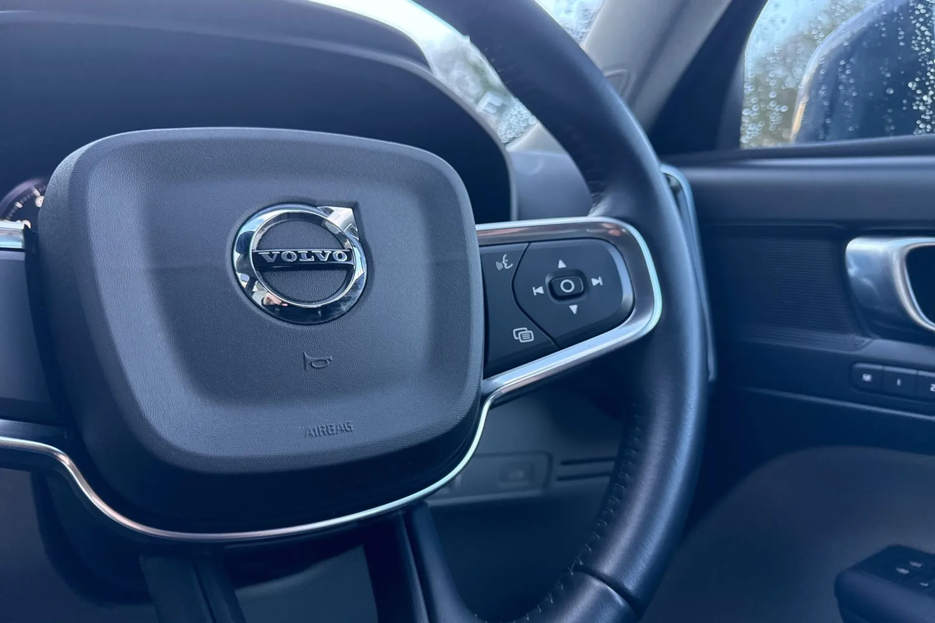 Volvo XC40 thumbnail image number 37