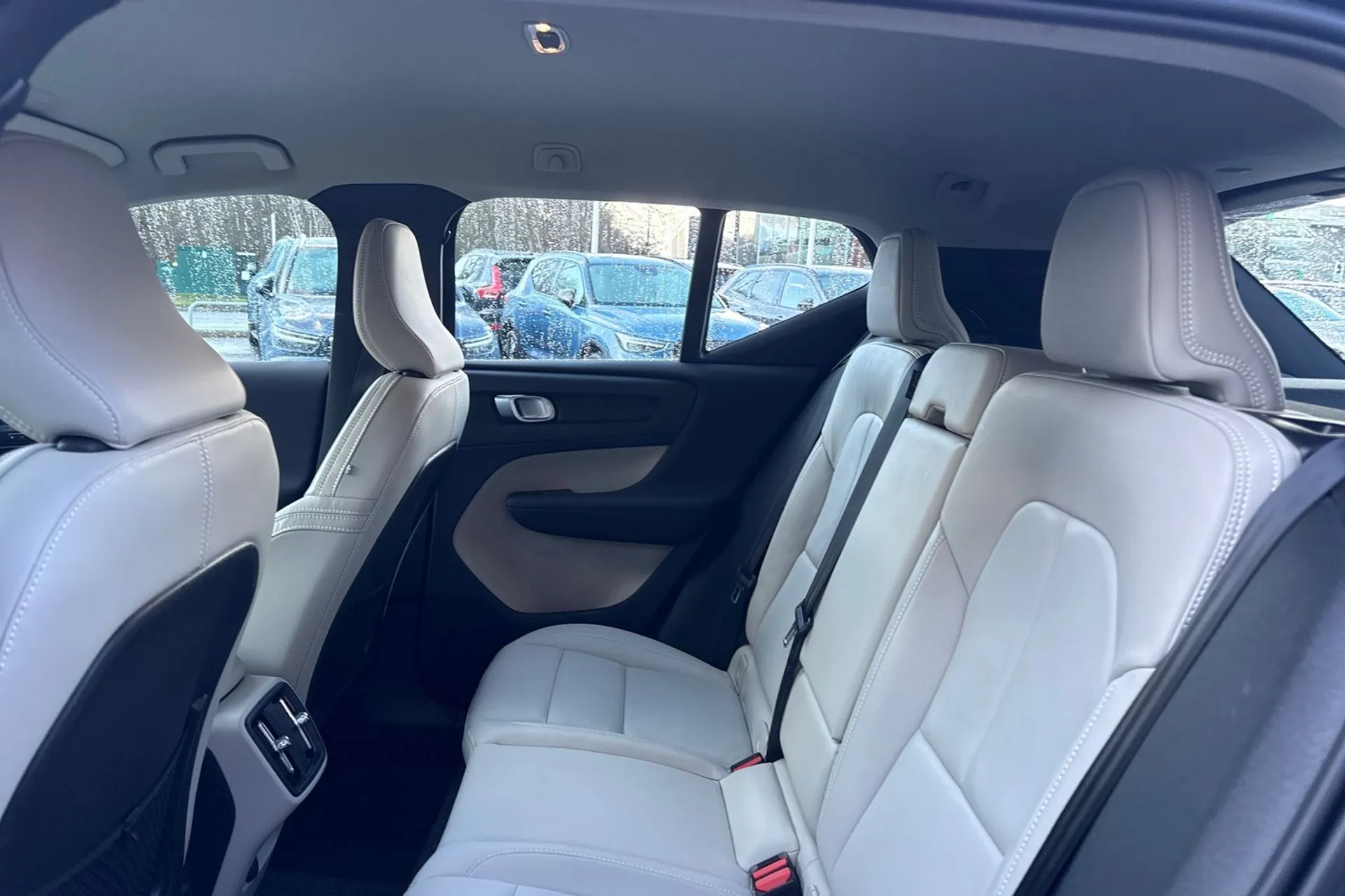 Volvo XC40 thumbnail image number 30