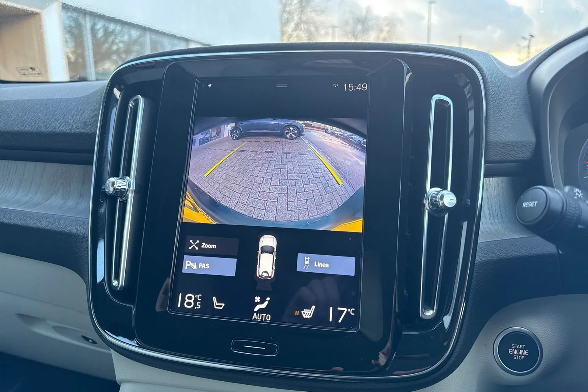 Volvo XC40 thumbnail image number 4