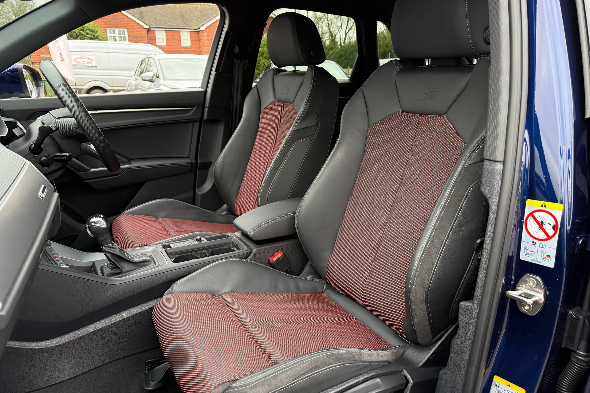 Audi Q3 thumbnail image number 28