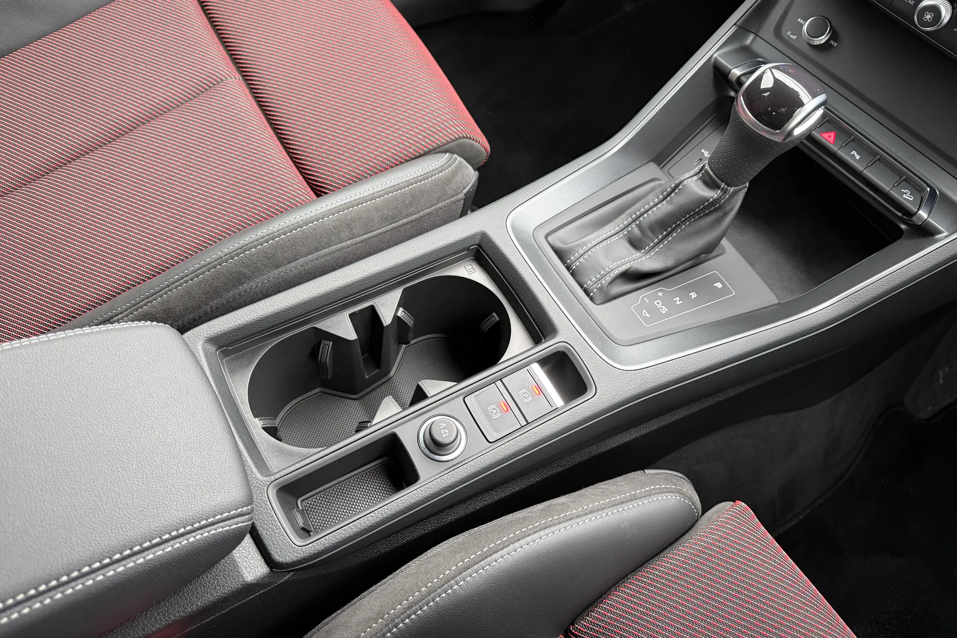 Audi Q3 thumbnail image number 39