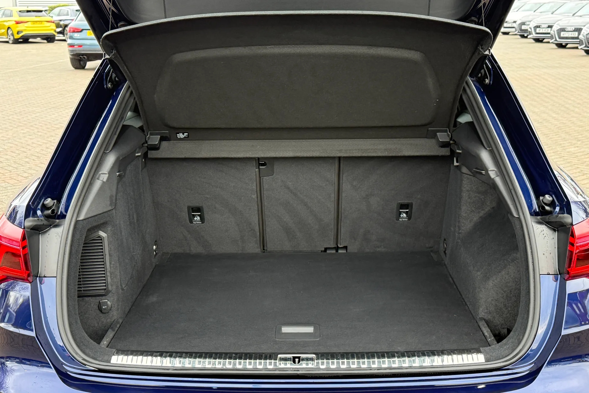 Audi Q3 thumbnail image number 33