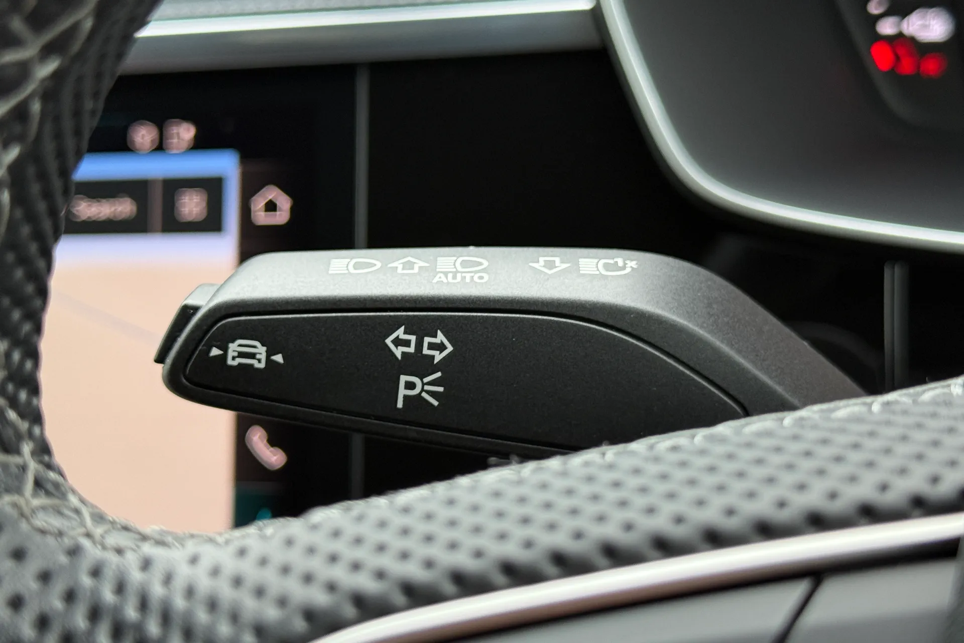 Audi Q3 thumbnail image number 16