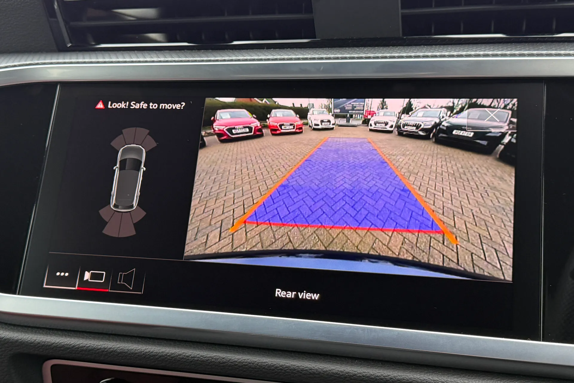 Audi Q3 thumbnail image number 4