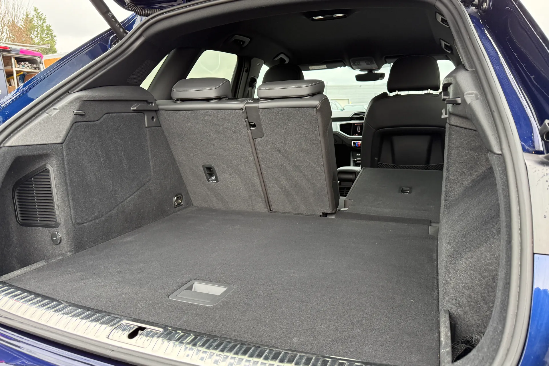 Audi Q3 thumbnail image number 35