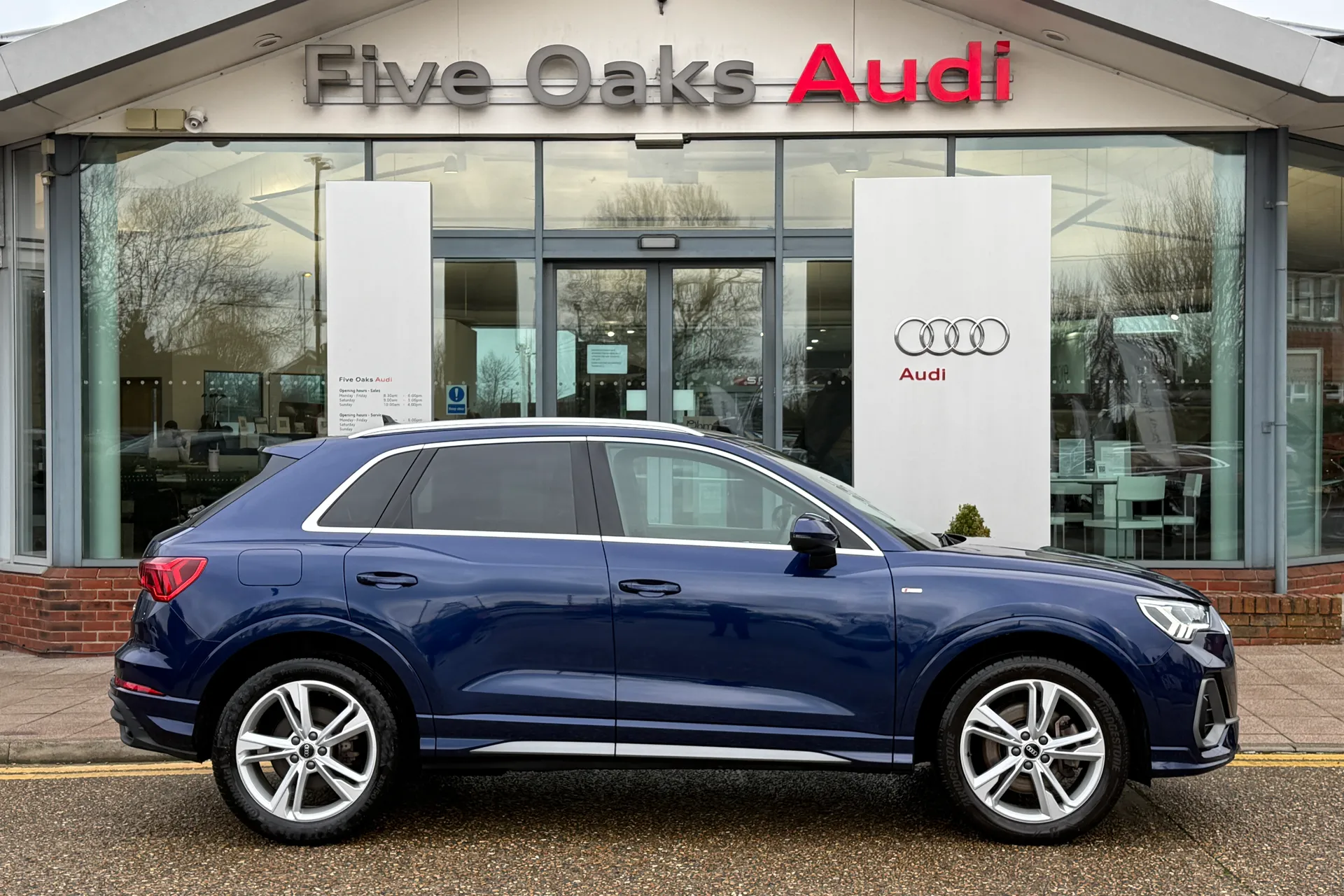 Audi Q3 thumbnail image number 2