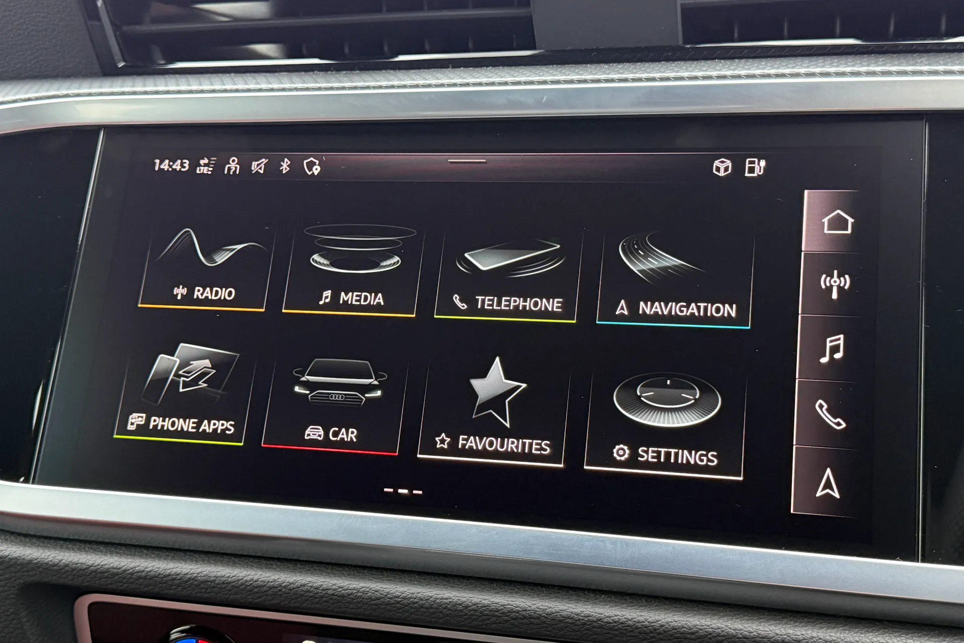 Audi Q3 thumbnail image number 11