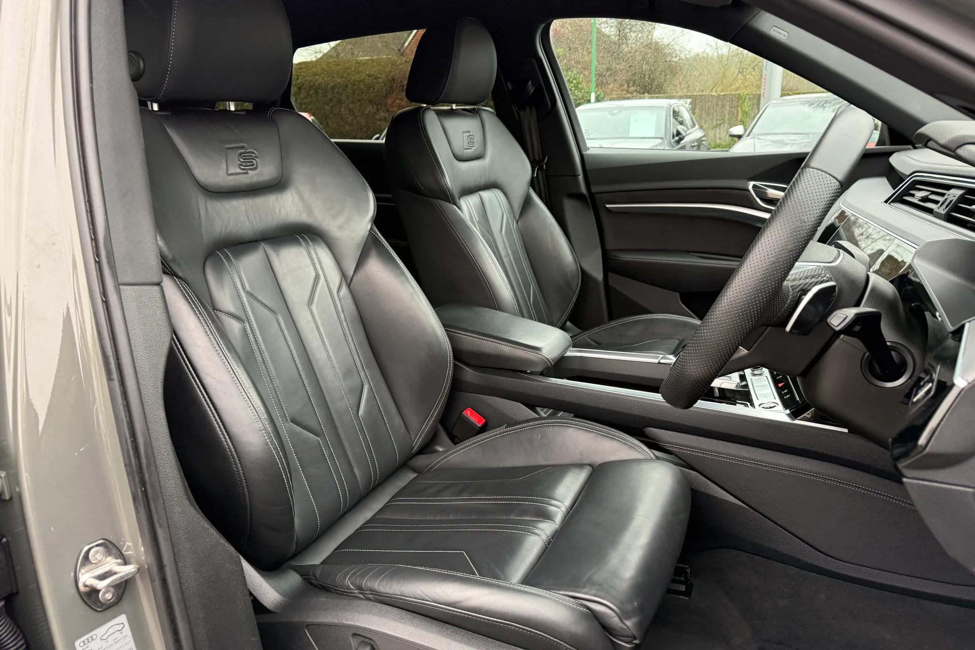 Audi Q8 thumbnail image number 28