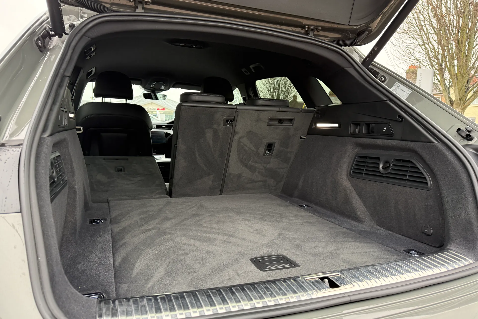 Audi Q8 thumbnail image number 36