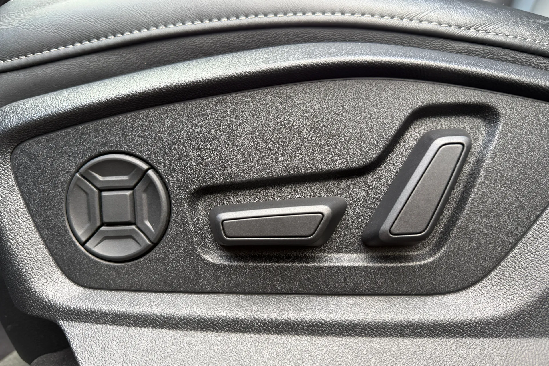 Audi Q8 thumbnail image number 17