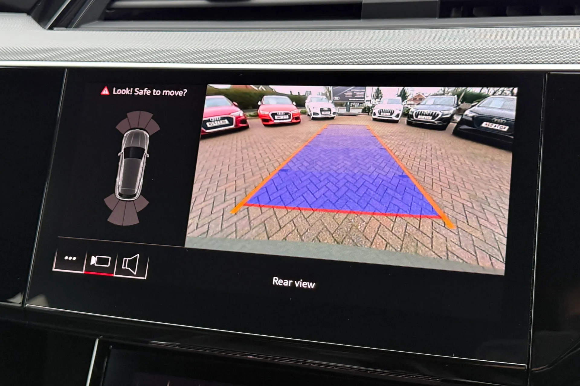 Audi Q8 thumbnail image number 4