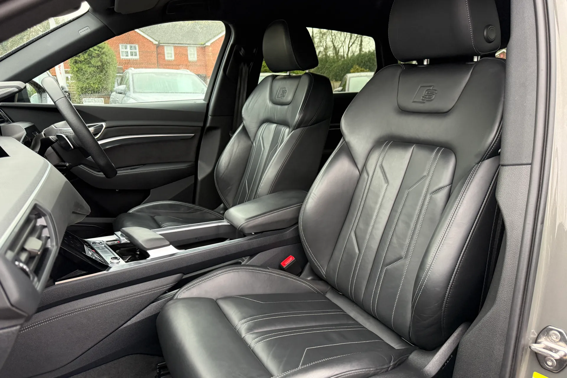 Audi Q8 thumbnail image number 31