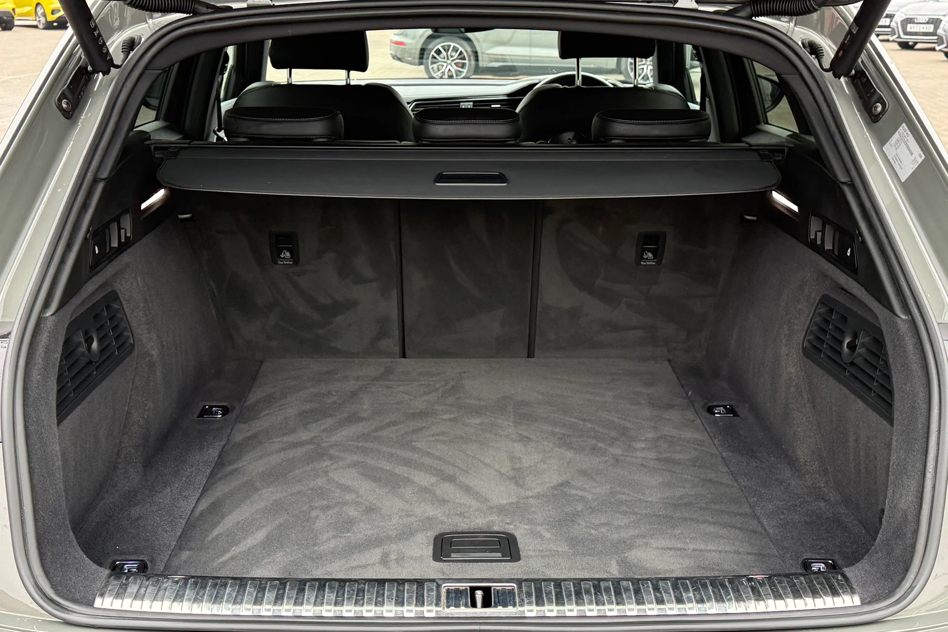 Audi Q8 thumbnail image number 35