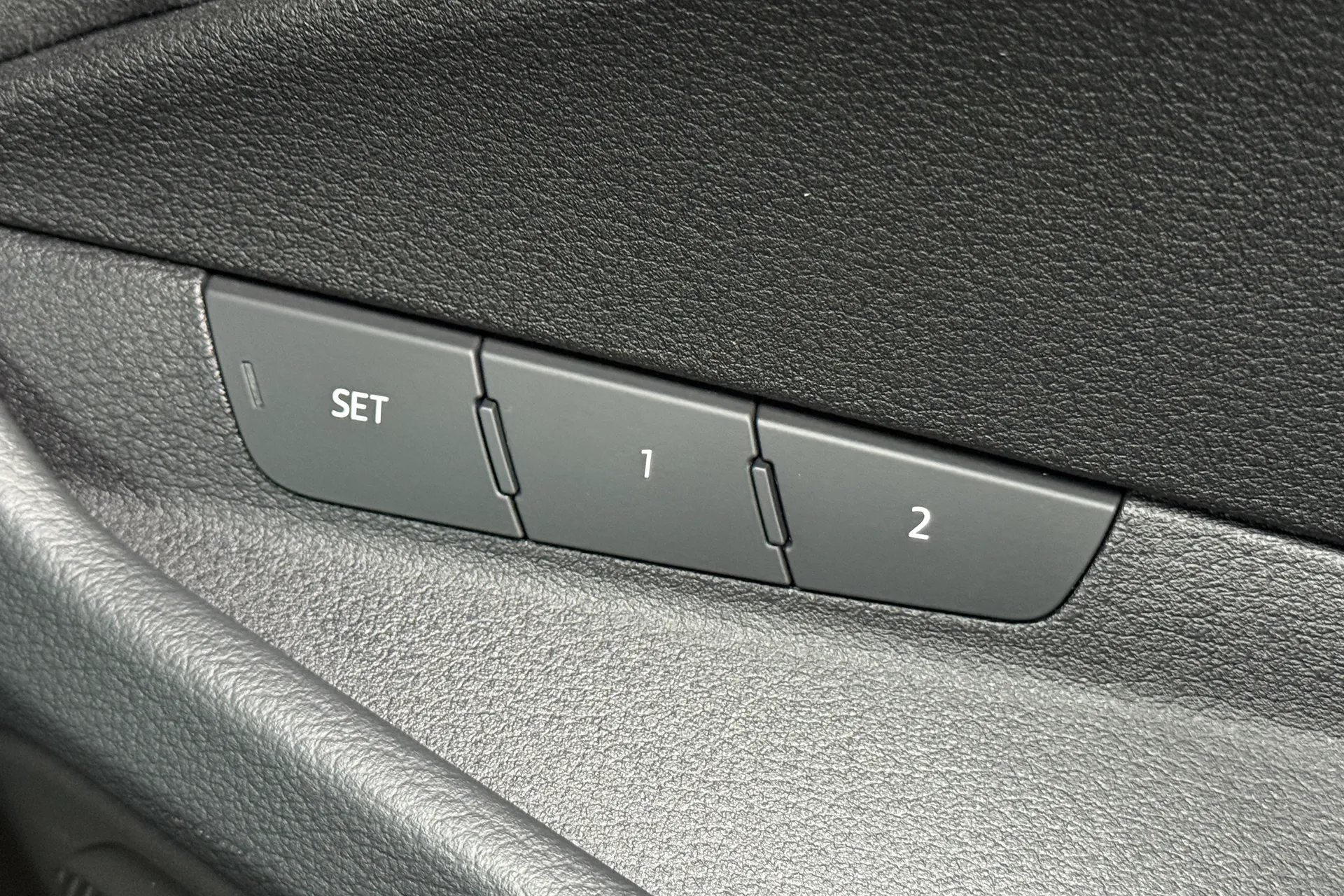 Audi Q8 thumbnail image number 16