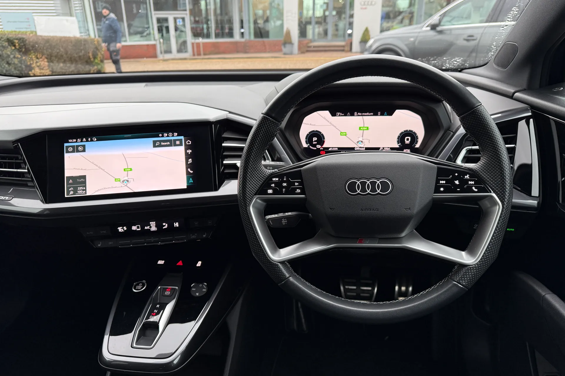 Audi Q4 thumbnail image number 5