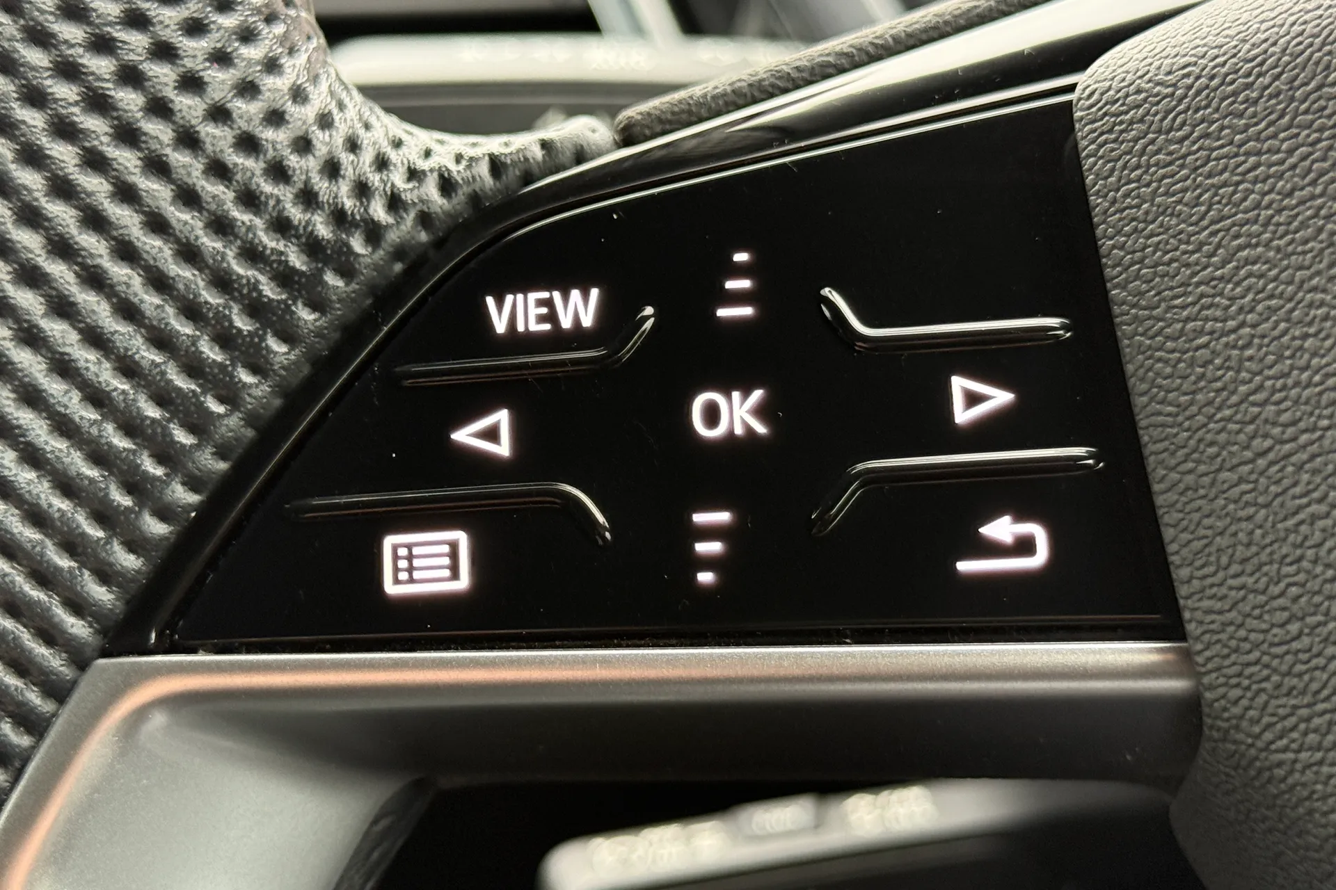 Audi Q4 thumbnail image number 18