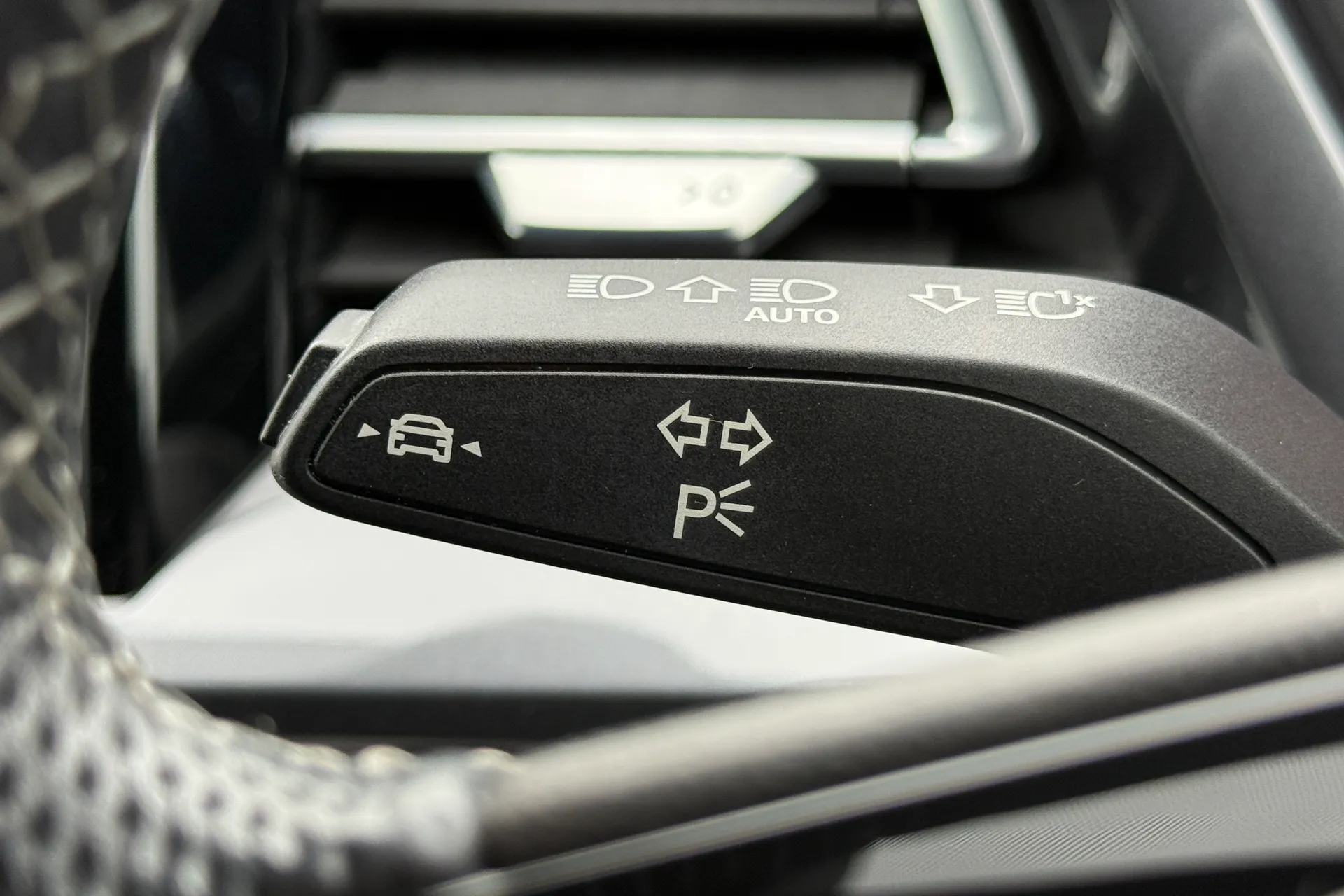 Audi Q4 thumbnail image number 15