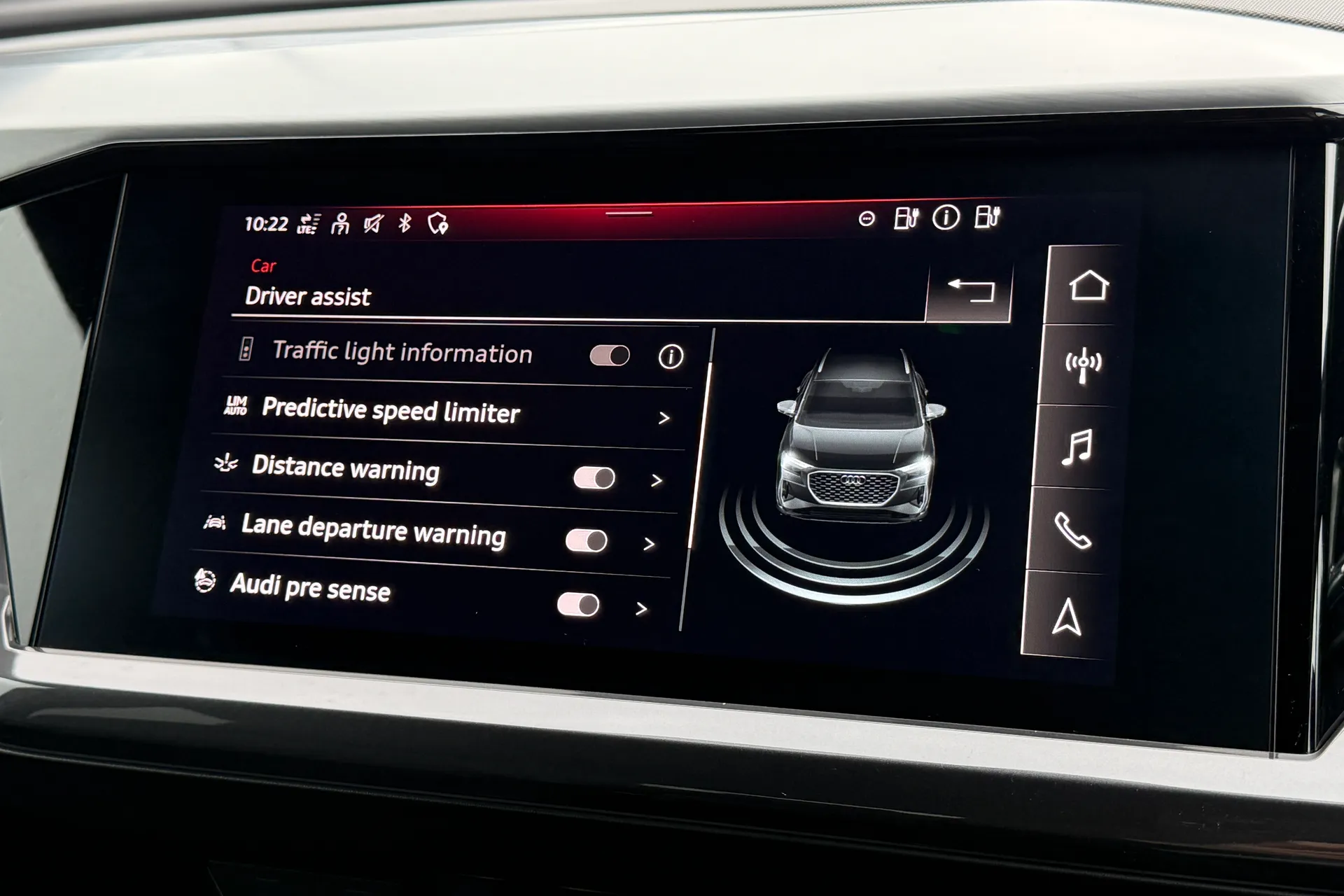 Audi Q4 thumbnail image number 9