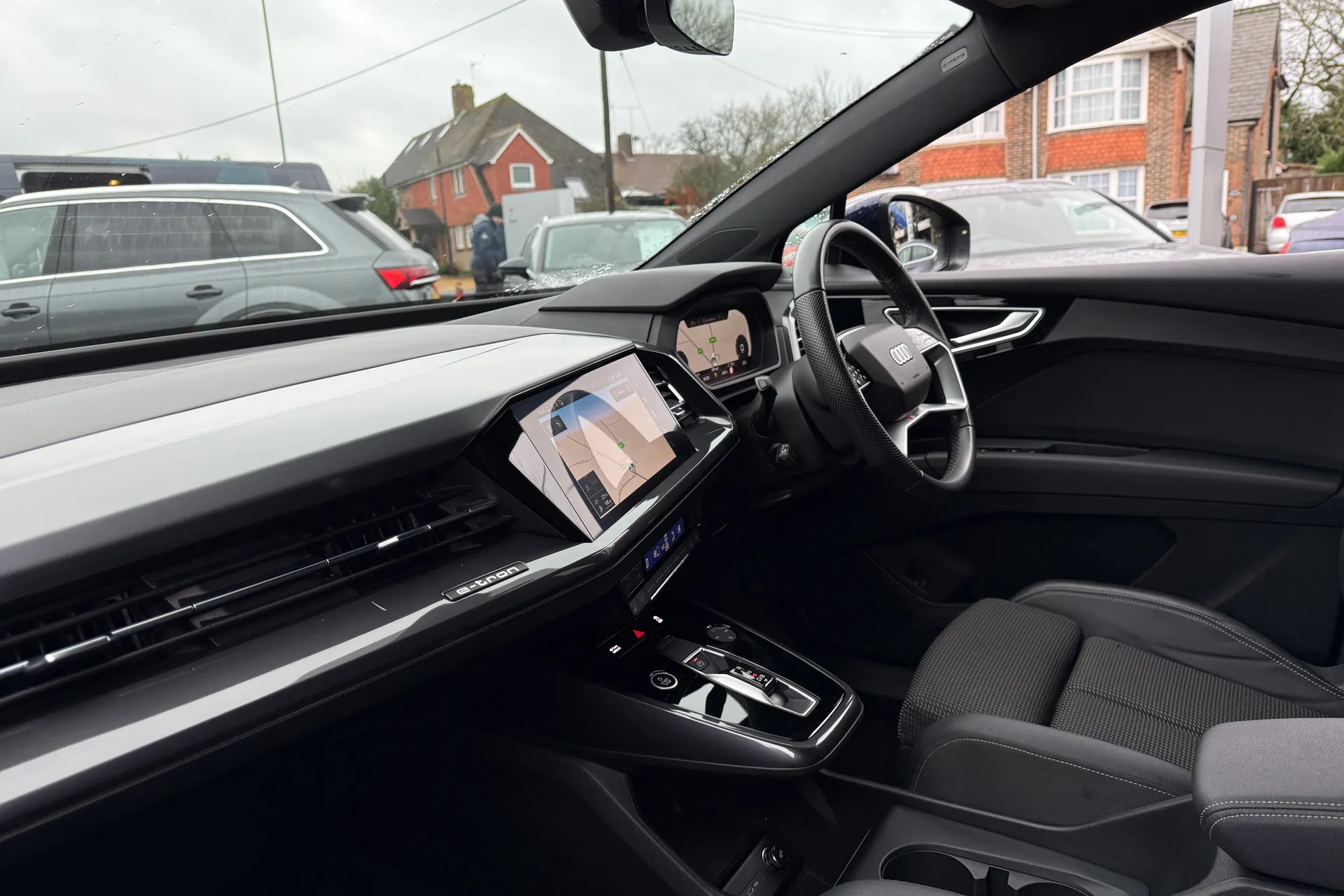 Audi Q4 thumbnail image number 26