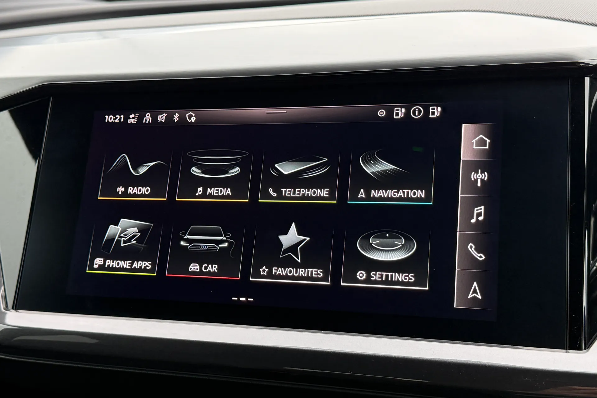 Audi Q4 thumbnail image number 11