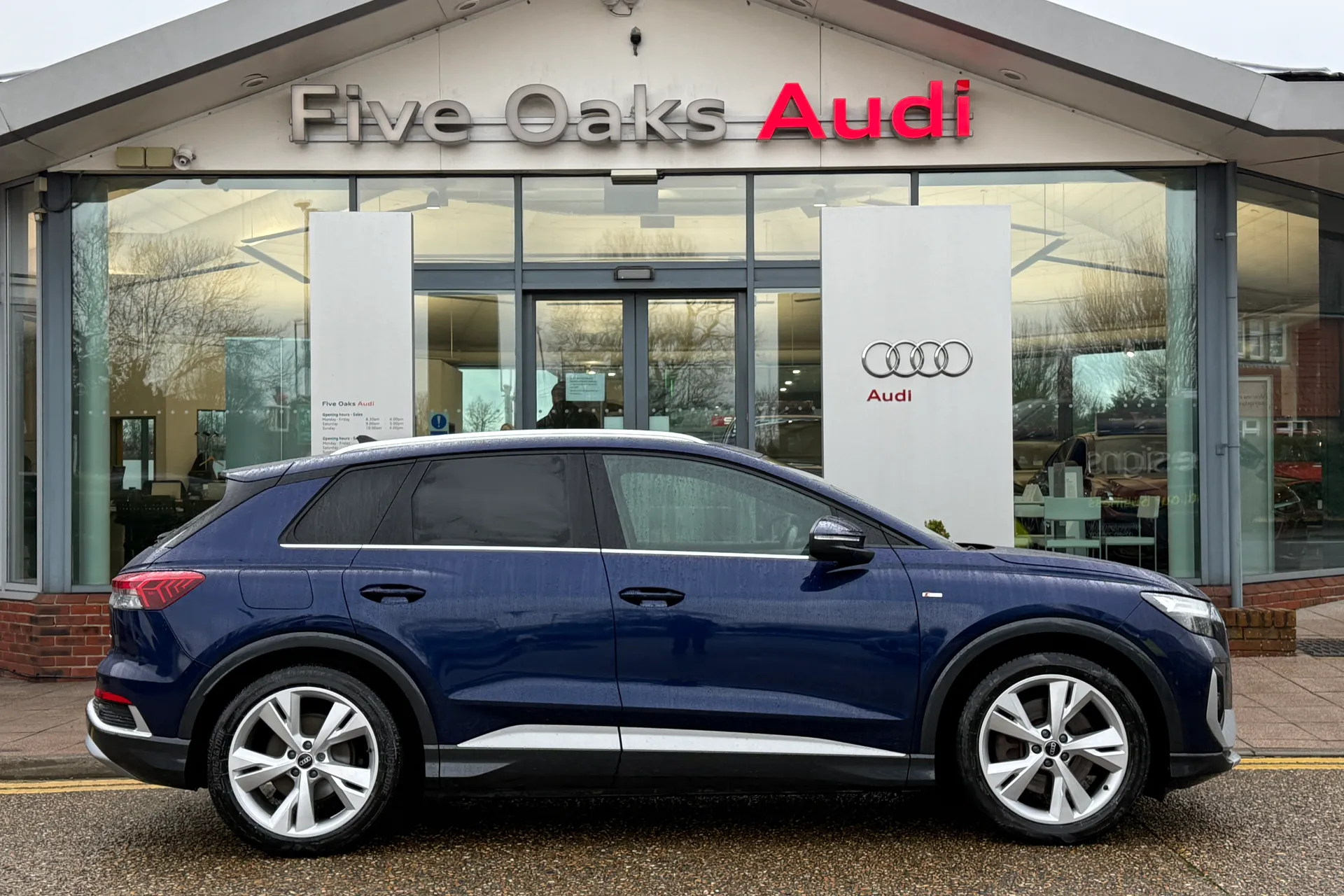 Audi Q4 thumbnail image number 2