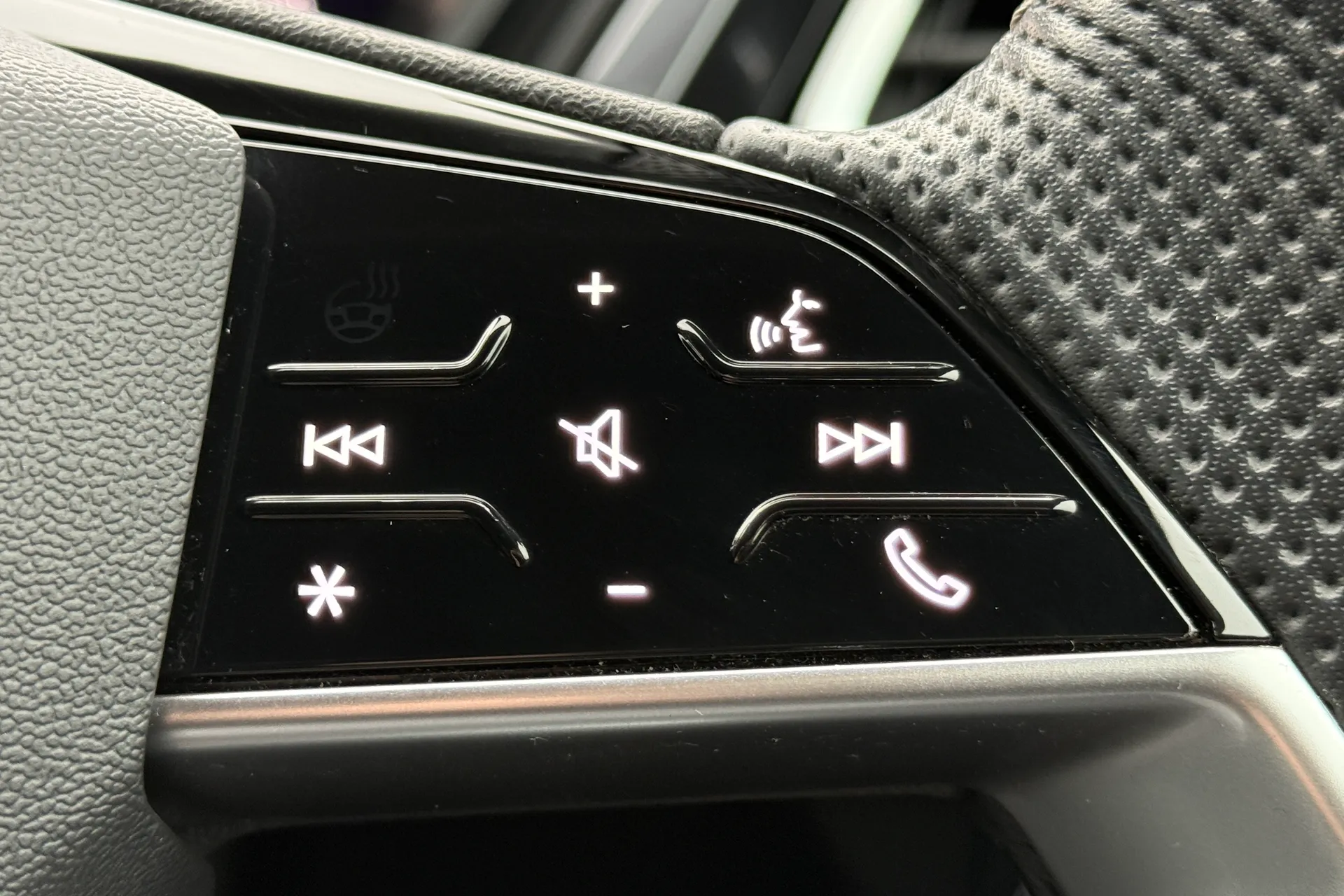 Audi Q4 thumbnail image number 19