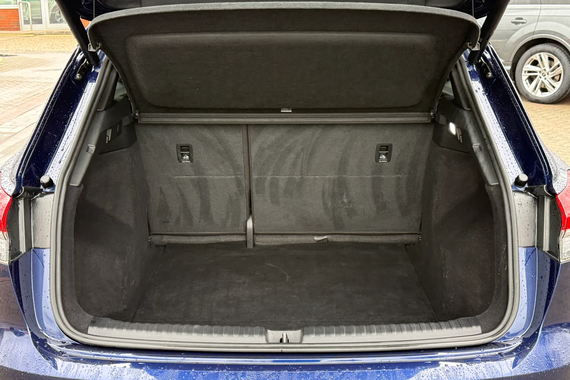 Audi Q4 thumbnail image number 32